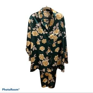 Victoria’s Secret VTG satin pajamas set sz m green